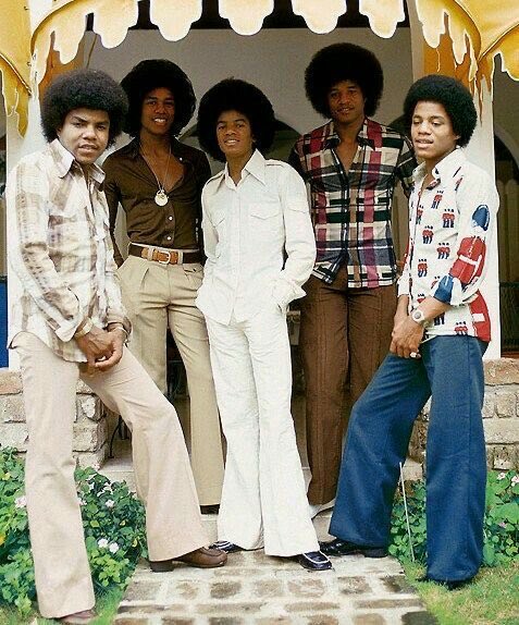 LiberianGirl779's tweet photo. The difference between young Michael and young Jermaine: “Where I was looking for easy girls, he idealised a young lady. Where I dreamed of getting them back to my room, he dreamed of taking them for ice-cream and watching cartoons. He was fussy; I was not. He studied them in the same way he studied great artists. He looked out for every delicate detail: mannerisms, hair, smile and the way she walked. And his ideal chick 'needs to be honest and kind.”