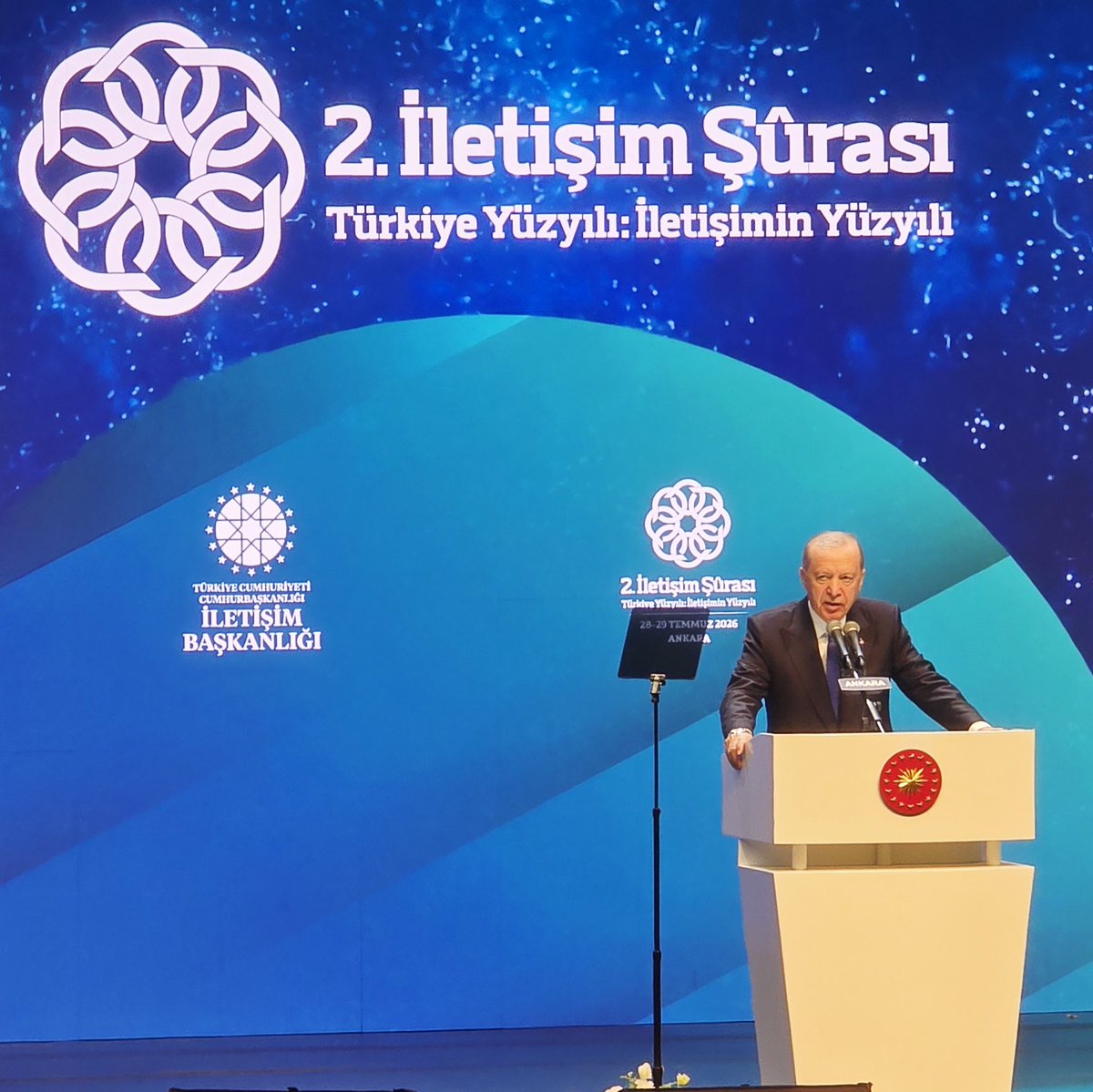profmbostanci's tweet photo. Her aşamasında görev almaktan büyük bir gurur duyduğum ve Türkiye’nin iletişim politikalarının belirlenmesinde önemli bir yeri olacağına inandığım 2. İletişim Şûramız, Cumhurbaşkanımız Recep Tayyip Erdoğan’ın teşrif ettikleri görkemli bir programla tamamlandı. https://t.co/rESNCewhxN