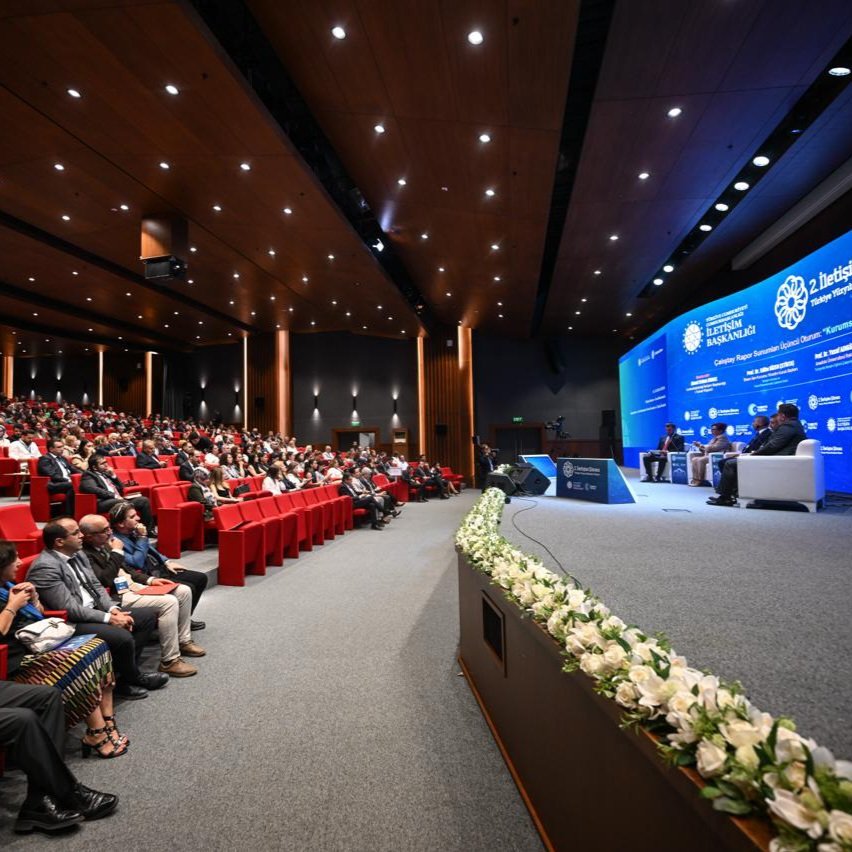profmbostanci's tweet photo. 16 çalışma grubuna ait raporların yer aldığı Raporlar Kitabı ve “Dijital Çağda Yeni Bir Beceri: Yapay Zekâ Okuryazarlığı” başlıklı bir tebliğle katkı sunduğum iki ciltlik Tebliğler Kitabı yayımlandı. Tüm bu yayınlara https://t.co/GjBHbLgkor adresinden ulaşılabilir. https://t.co/NBj1K3zdkt