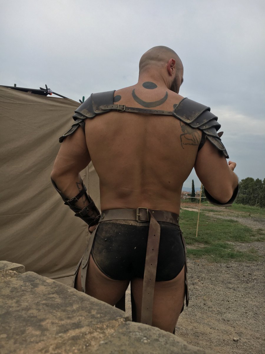 miguelsolo611's tweet photo. 📹ⒷⒺⒽⒾⓃⒹ ⓉⒽⒺ ⓈⒸⒺⓃⒺⓈ
@SagatFrancois photographed at the original filming locations of the acclaimed series " 𝗦𝗮𝗰𝗿𝗲𝗱 𝗕𝗮𝗻𝗱 𝗼𝗳 𝗧𝗵𝗲𝗯𝗲𝘀", directed by @alter_sin (2018) https://t.co/WIWh0FgMiL