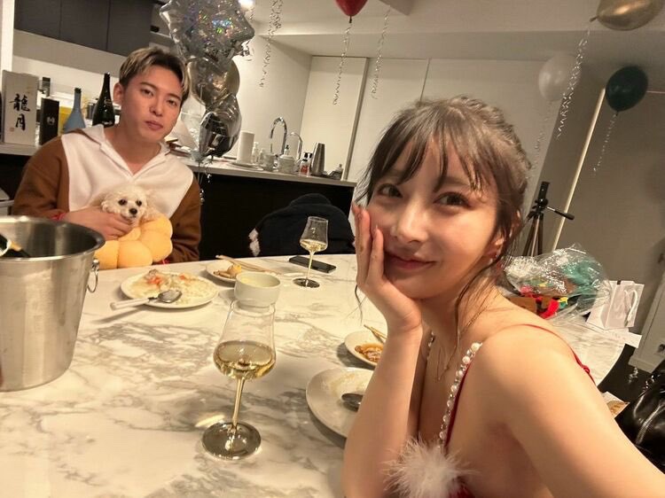 loop_clips's tweet photo. この写真、どうやって外に出たのか
普通に気になる…。

Rちゃんも、
三山凌輝との婚約破棄を境に
いろんなものが変わってしまったのかな…って考えてしまう。 https://t.co/y4fcqXamo3