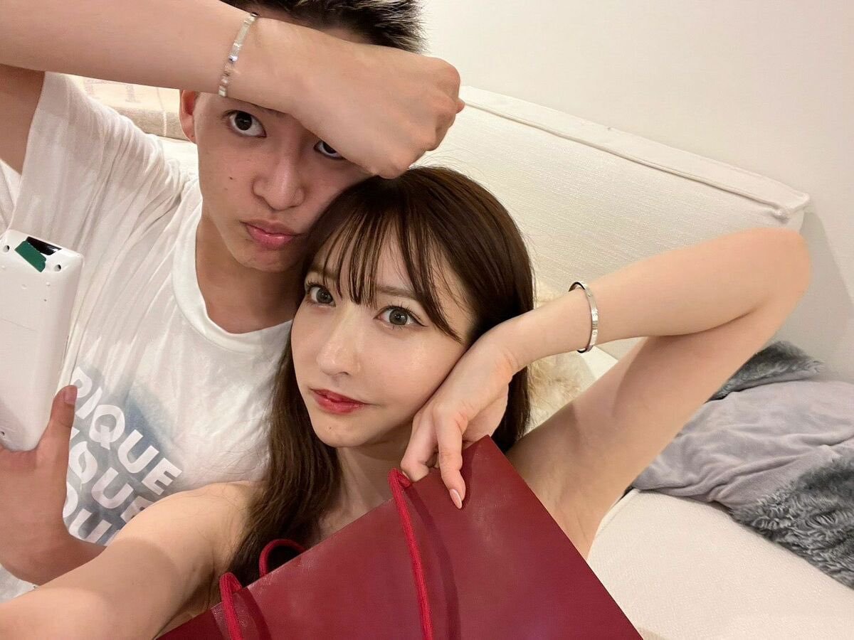 loop_clips's tweet photo. この写真、どうやって外に出たのか
普通に気になる…。

Rちゃんも、
三山凌輝との婚約破棄を境に
いろんなものが変わってしまったのかな…って考えてしまう。 https://t.co/y4fcqXamo3