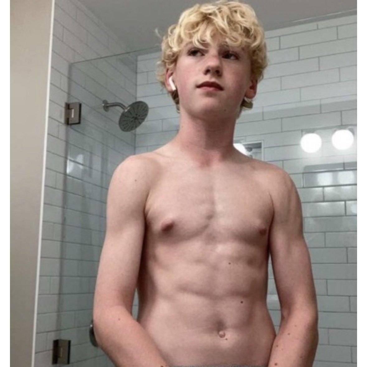 SmithBait332's tweet photo. I have father and son clips🥵🤤
Teens 🥵😘
Underage
And bondage clips
All files $10_$100 I’ve got teenagers and toddlers file contract DM to purchase 👉👉 https://t.co/hSBFSE9nCh https://t.co/V73GhJT2Fd