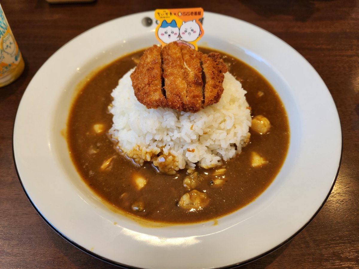 katopan322's tweet photo. 写真撮るだけ撮ってあげ忘れてた
ちいかわカレーとマンゴーラッシー
セイレーン編ぼんやりとしか知らないけれど、おすすめトッピングが痺辛旨椒なのはもしかして人の心案件なのか？ https://t.co/ubmyXGCtnE