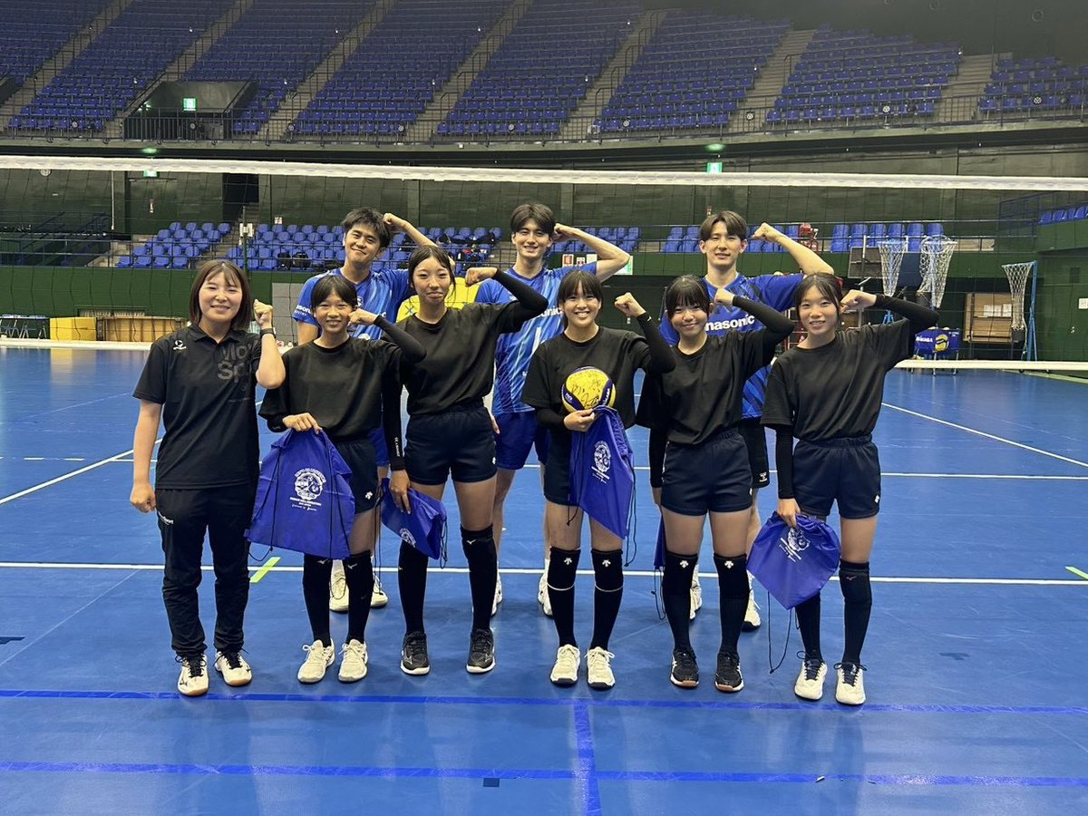 OSAKA__BLUTEON's tweet photo. 🔷#守口市 子どもバレーボール教室2026🔷
本日は守口市立庭窪中学校、大久保中学校の女子バレーボール部の皆さんをパナソニックアリーナにお迎えし、バレーボール教室を実施🏐✨
楽しみながら熱心に取り組んでいただきました🔥
またお会いしましょう🙌
#中村駿介 #垂水優芽 #金田晃太朗
#BLUEACTION #京阪
#大阪ブルテオン
#OSAKABLUTEON
