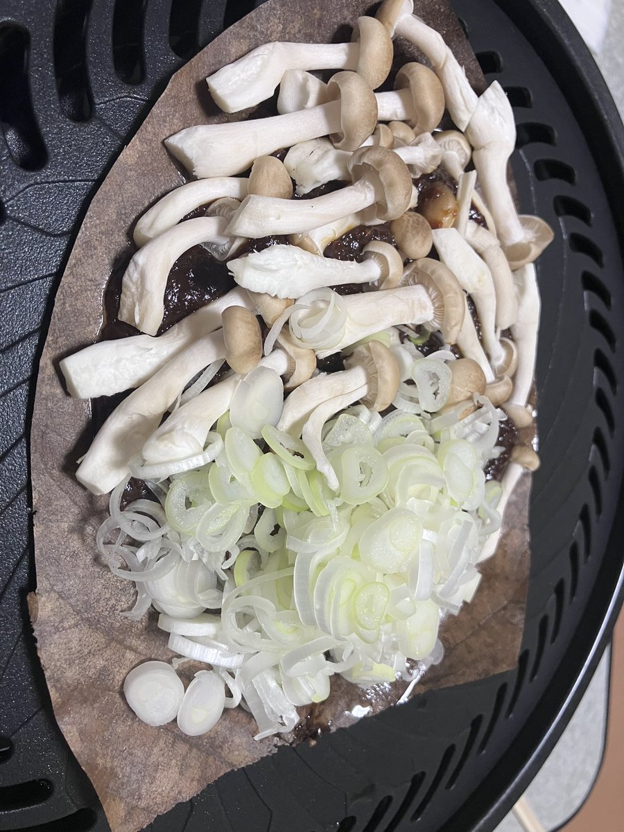 TabiTakoSTZ's tweet photo. 今日の夕飯は黒毛和牛と朴葉味噌じゃー！ https://t.co/G1ILZaW1uU