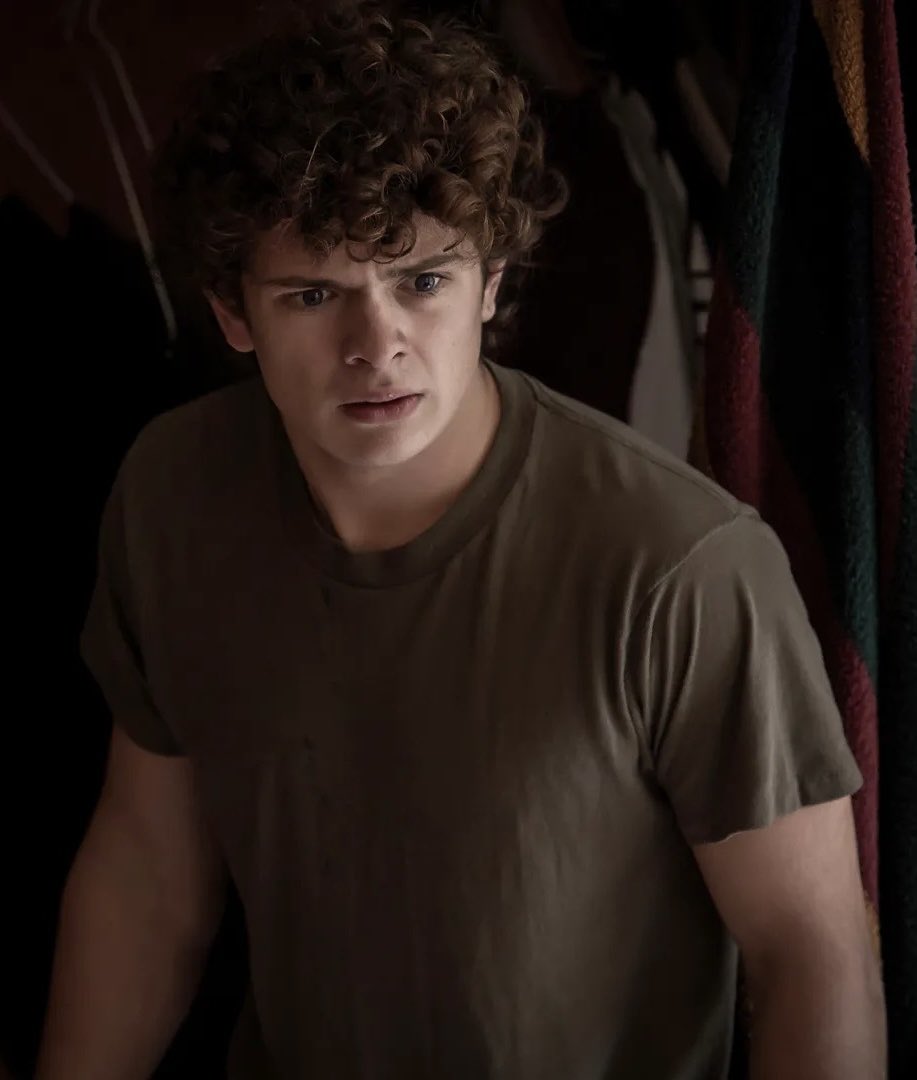 dailyrjs's tweet photo. Noah Jupe in “&amp;SONS” https://t.co/5xbUBvbNhp
