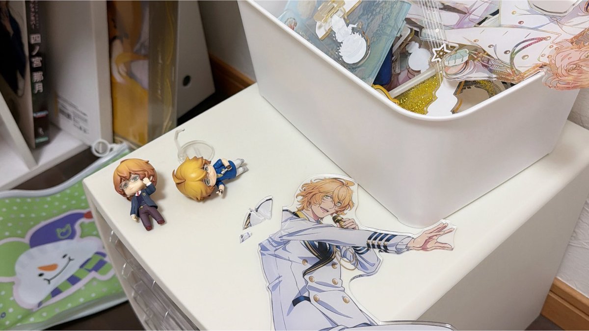 mo_chu530's tweet photo. 停電辛かったし、アクスタも割れるし。 https://t.co/LO8hCxP6Ww