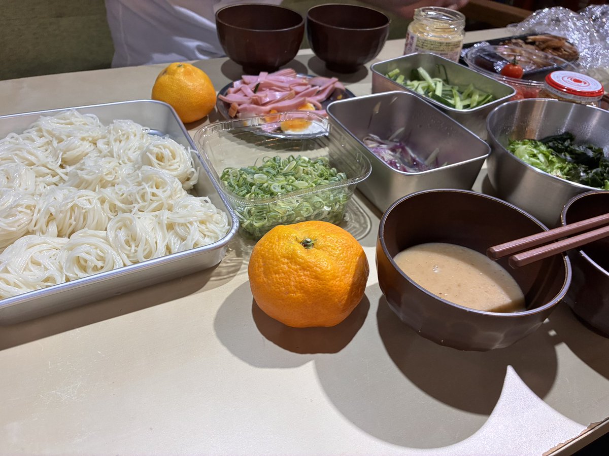 ishinentame's tweet photo. 今晩のまかないは
そうめんパーティ2
でした✨ https://t.co/EoONqKABCE