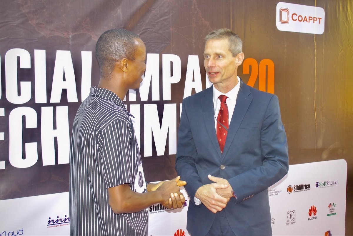 USinNigeria's tweet photo. Nigeria's tech sector is transforming the economy. Home to five of Africa's tech unicorns, Nigeria leads the continent's digital rise, supported by U.S. companies and venture capital.

From Fintech to AI, the United States remains committed to investing in Nigeria's digital future. Through 30 tech-enabled American Spaces and more than 14,000 #ExchangeAlumni nationwide, we're equipping the next generation of coders, founders, and entrepreneurs with the skills and networks they need to compete globally.

Reflecting this commitment, Political-Economic Officer Douglas Grindle recently attended the Social Impact Tech Summit, hosted by the @USGEAA_Nigeria (Lagos Chapter) to celebrate the tech-driven innovation that U.S. exchange alumni continue to inspire.
