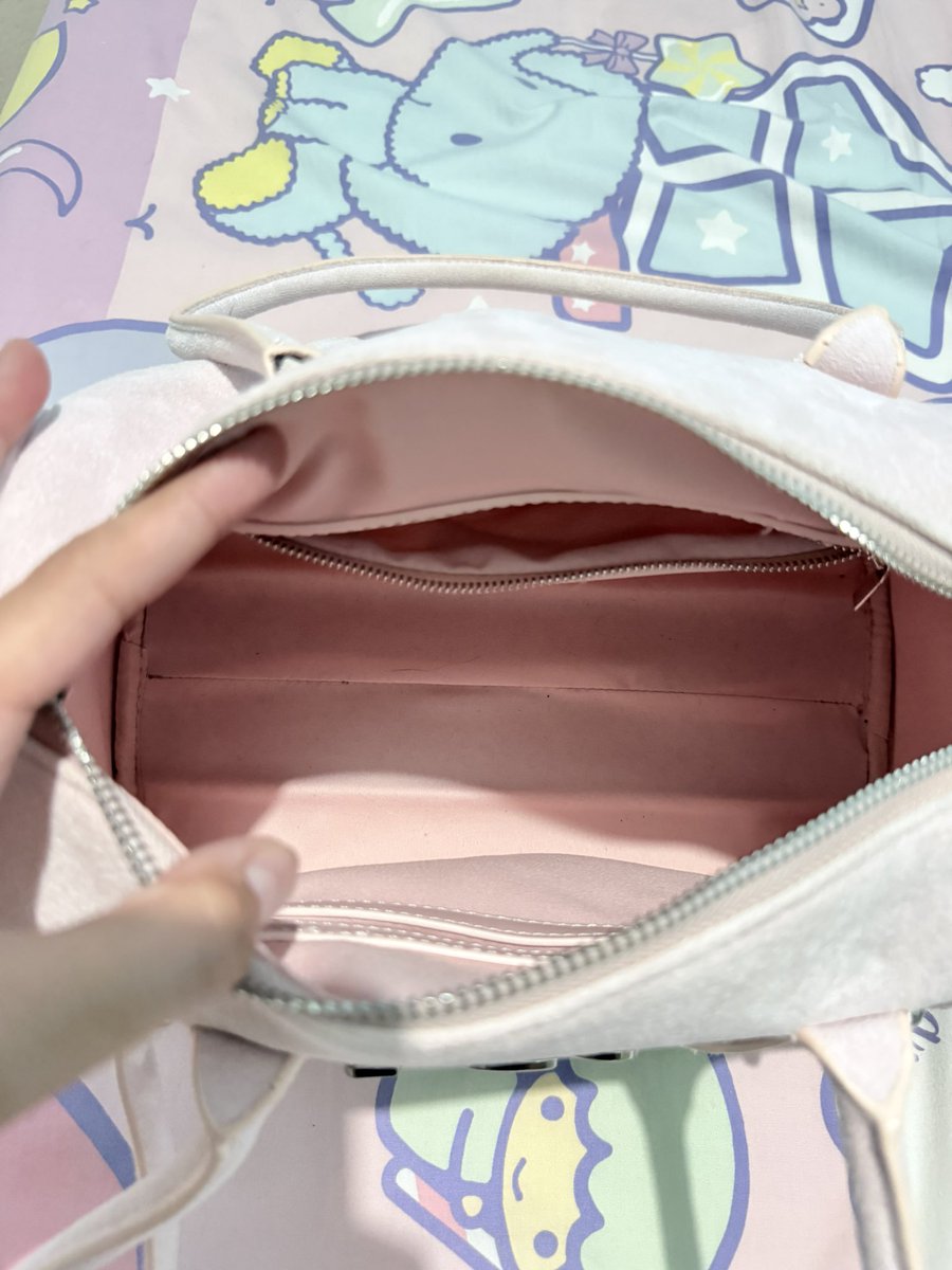 leemuse_finds's tweet photo. กระเป๋า STYLIST x Brinkkty - The Experimental Bag Fashion Bag 

มีตำหนิตามภาพค่ะ

990฿ ส่งฟรี 

💭🤍

#stylistshop #ส่งต่อstylist #ส่งต่อ #ส่งต่อกระเป๋า #กระเป๋ามือสอง #โล๊ะตู้ #เสื้อผ้ามือสอง #ส่งต่อเสื้อผ้ามือสอง https://t.co/T6rlfanWHG