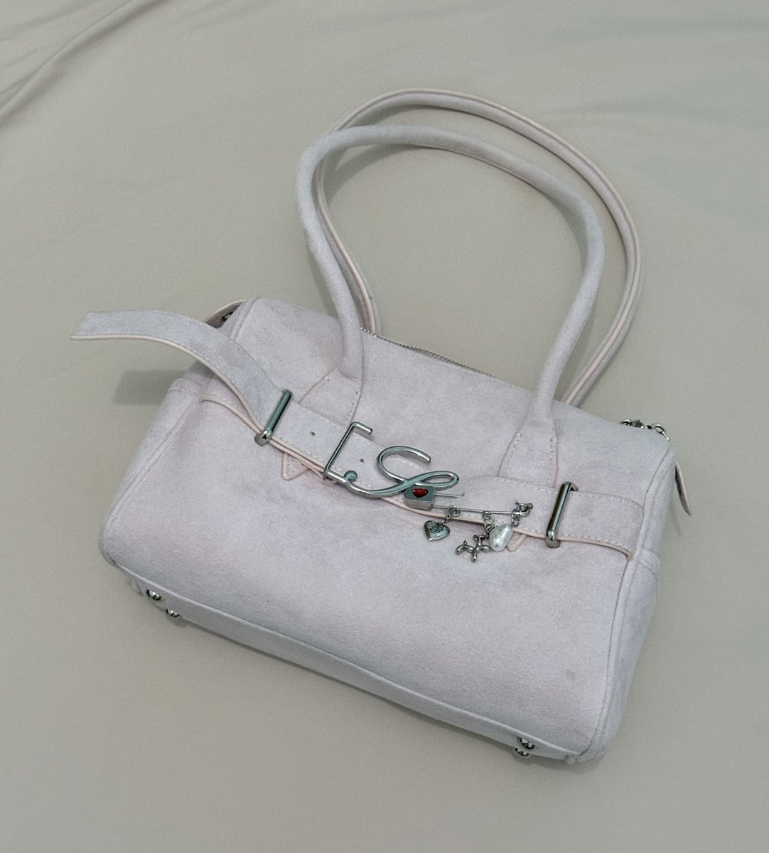 leemuse_finds's tweet photo. กระเป๋า STYLIST x Brinkkty - The Experimental Bag Fashion Bag 

มีตำหนิตามภาพค่ะ

990฿ ส่งฟรี 

💭🤍

#stylistshop #ส่งต่อstylist #ส่งต่อ #ส่งต่อกระเป๋า #กระเป๋ามือสอง #โล๊ะตู้ #เสื้อผ้ามือสอง #ส่งต่อเสื้อผ้ามือสอง https://t.co/T6rlfanWHG