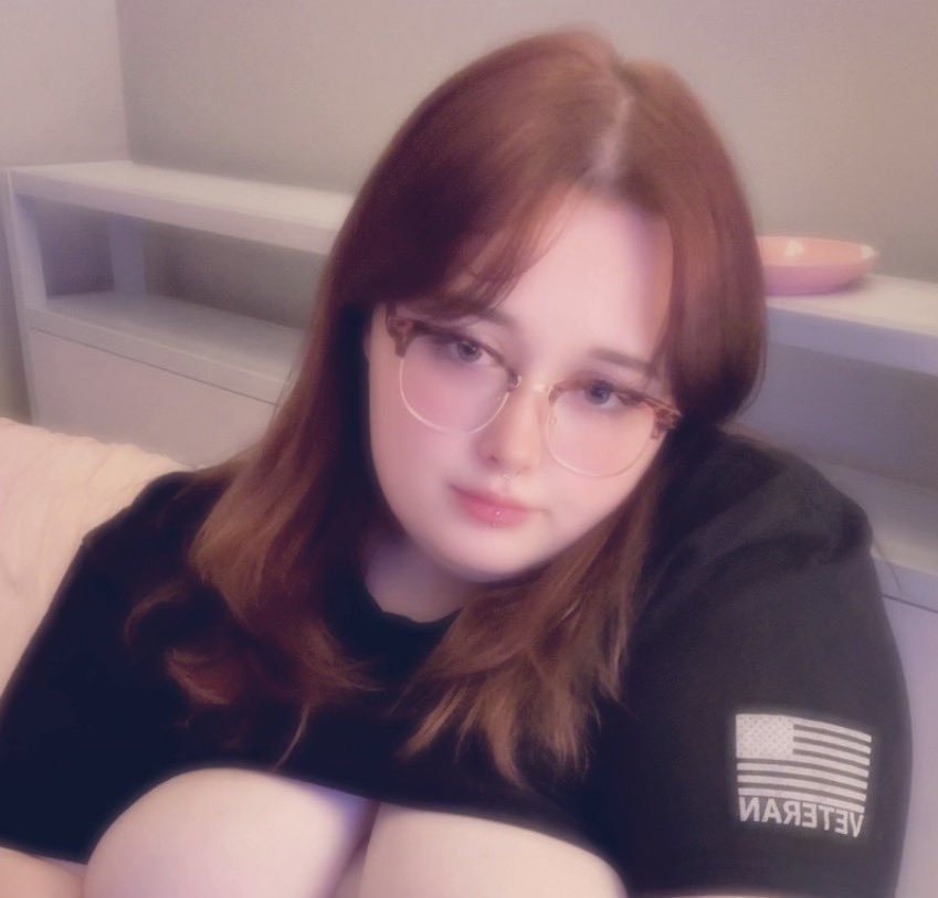 strawbysunsetz's tweet photo. just posted part of my goon sesh on OF 💕 sound on for the videoo 🔊! #nsfwtwtًً #nsfw https://t.co/tWoUUggQTH