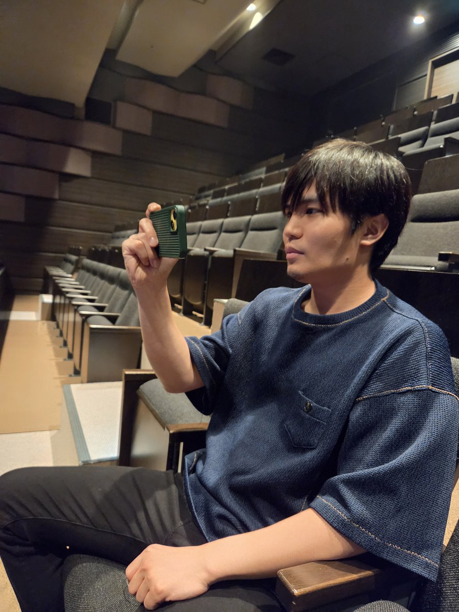 tokura_yuki's tweet photo. 客席内での動画や写真撮影はやめてね！
本番中の光り物の操作はやめとこ！
本番中の撮影もやめたほうがいいな！

ゲネプロおわり！明日が初日！
ビヨンドドーン🚀💫🌌 https://t.co/gKFXegGVOI