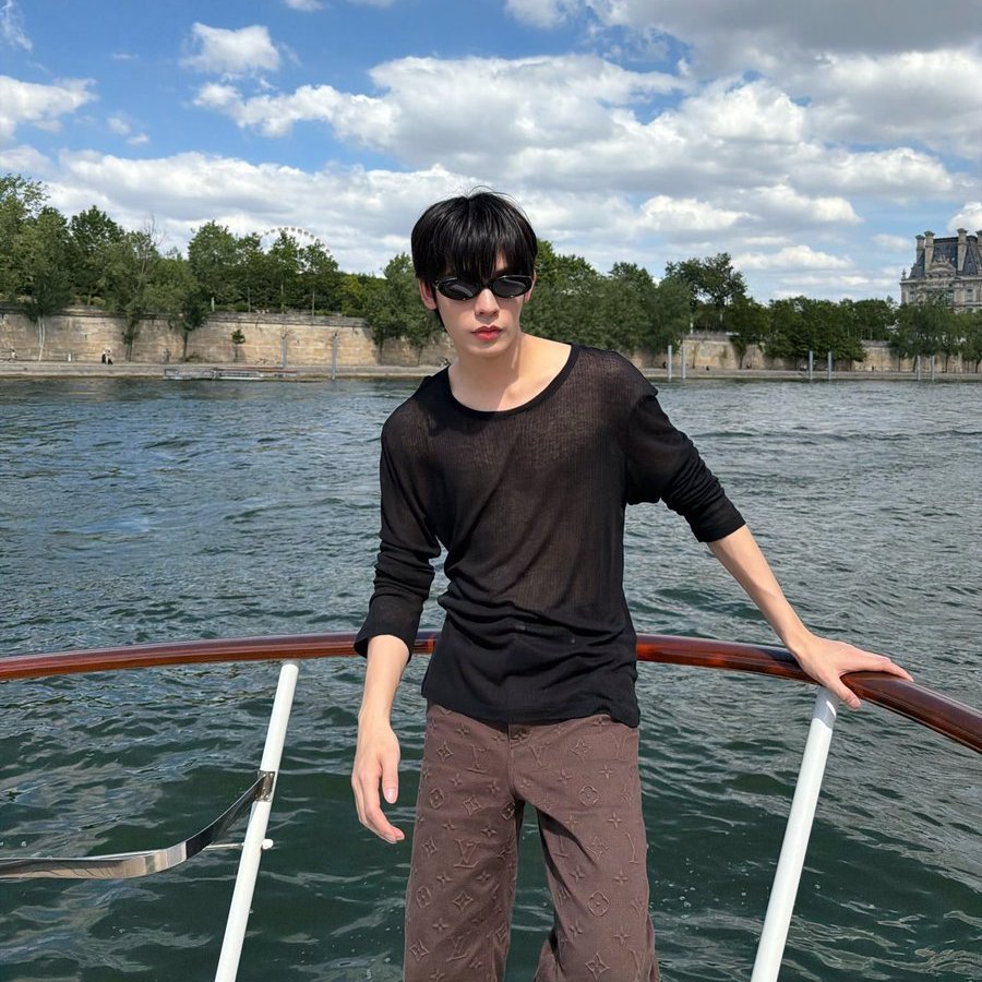 cosmosforttp's tweet photo. be serious how is he even real???? i could just stare at him forever istggggg 😭😭😭 #hotshit

#porsuppakarn https://t.co/gt8y5dj8Kl