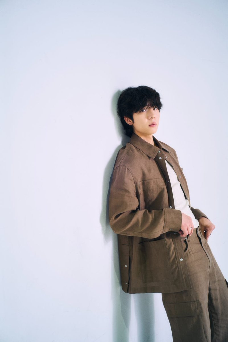 ellejapan's tweet photo. 「何かしらの秘密があるというのが、この作品を選んだ大きな理由だったと思います」

7月27日よりABEMAにて無料配信中の『#バカンスの法則』🍊　日本ドラマ2作目となった #チェ・ジョンヒョプ が、撮影の舞台裏を語る

🔗：https://t.co/QwedYNEJEx https://t.co/9rXcQewb8i