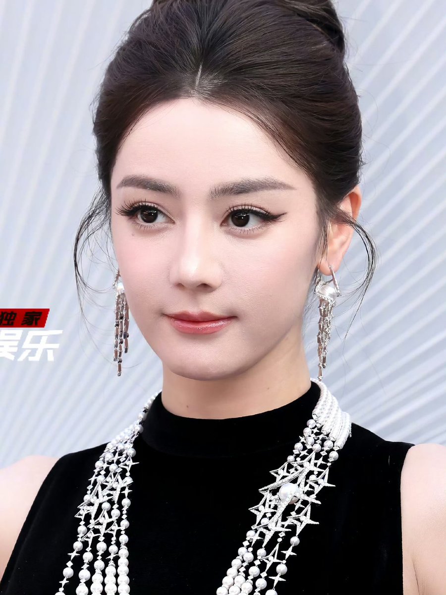 buhalqe's tweet photo. 迪丽热巴美神降临
#Dilraba https://t.co/Zey5yOMzFX