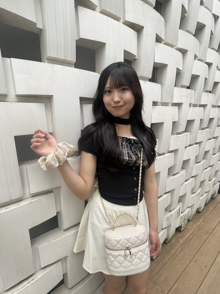 4zLPAzvEkn72328's tweet photo. 不思議な壁と少女🎀🪟
#響野ユリア　@ziaangelyuria 
＠AngelSisters10 #AngelSisters 
#日々の撮影会　#ヒビサツ　
#ポートレート　#PinkyRabbits 
2026/06/14 代官山エリア🪽　
※ギガファイル便🆗 https://t.co/lHwSF79ZOg