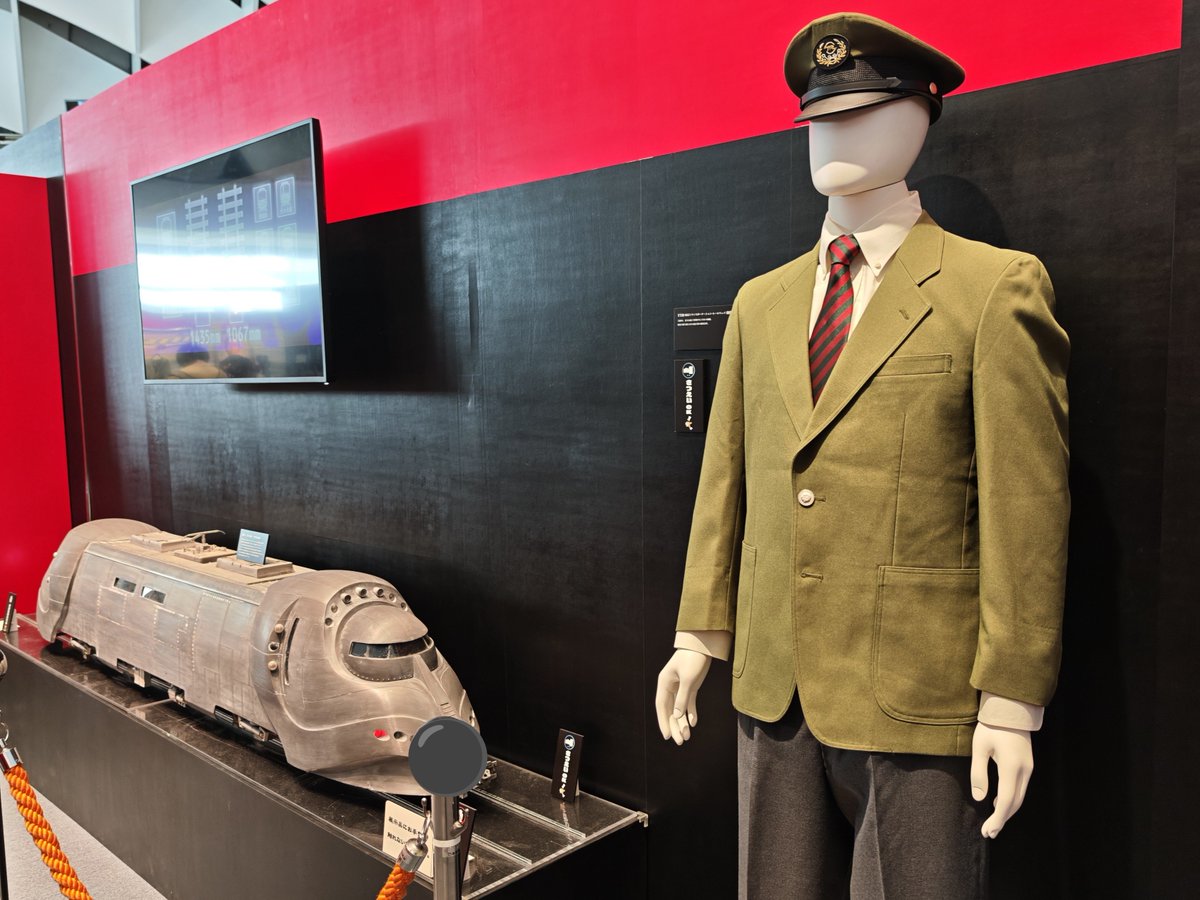 yappunyan_hk's tweet photo. 鉄ヲタ的には気になるTTR（東京トランスポーテーションレールウェイ）の制服とクモE4-600のディテール。 #踊る大捜査線 https://t.co/kbMot9Hf3T