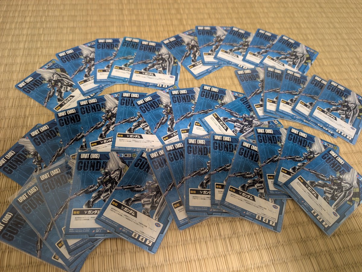 xepher2020's tweet photo. ガンダムウォー最古のプロモの話を見たんで数えてみたら55枚集めてました。某フリマサイト見たらオークションだけど現在4000円超えて？？？に。もしかしたらお宝になる？ https://t.co/1NNIQg1SDR
