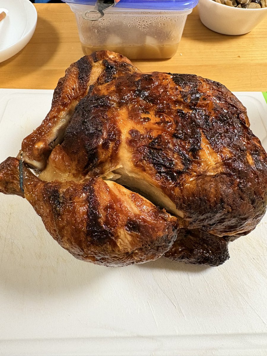 aiai12105's tweet photo. ランニングして、
コストコの鳥の丸焼き食べました。
あとでコストコのチーズケーキ食べます🍰
#ランニング
#Garmin
#ズームフライ6
#RUNTRIP
#住友生命Vitality https://t.co/prHhXAjd1z