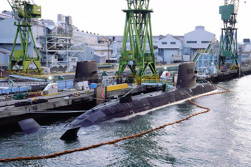 YoshiTake1129's tweet photo. @arimoto_kaori @Hoshuto_hyakuta @kitamuraharuo お疲れ様です。
日本保守党:百田尚樹代表.有本香代表代行.北村晴男参議員3人揃って潜水艦建造の川崎重工へ視察し国防の皆様に感謝！ https://t.co/hUsEibFJoP
