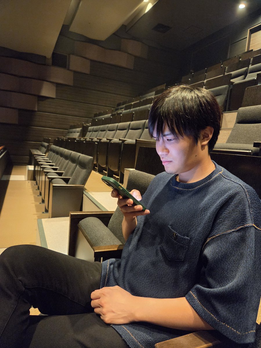 tokura_yuki's tweet photo. 客席内での動画や写真撮影はやめてね！
本番中の光り物の操作はやめとこ！
本番中の撮影もやめたほうがいいな！

ゲネプロおわり！明日が初日！
ビヨンドドーン🚀💫🌌 https://t.co/gKFXegGVOI