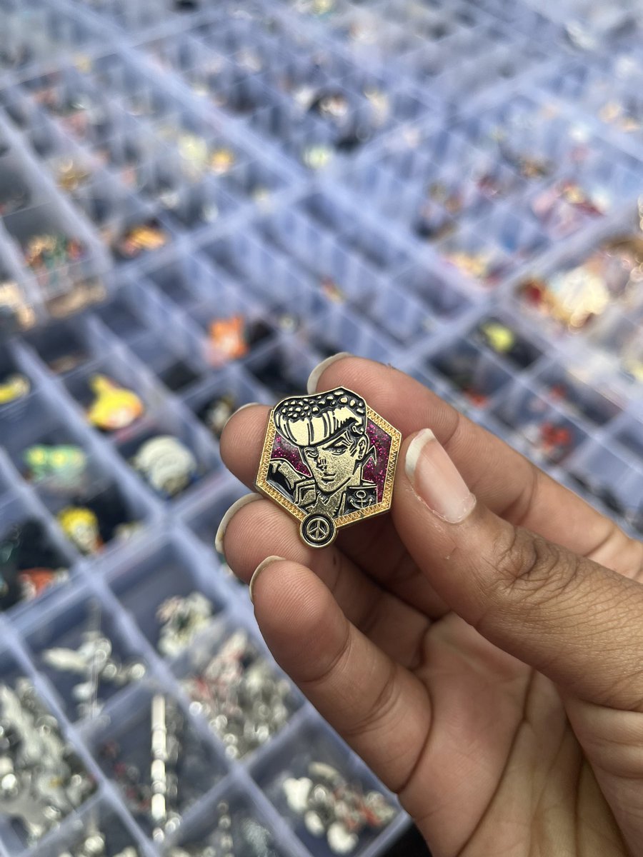 Fireheartyoru's tweet photo. I kind of wish I bought one, but I’m also glad I saved it because now I have money, but they look so cute💙 https://t.co/WPLJkZA4WW