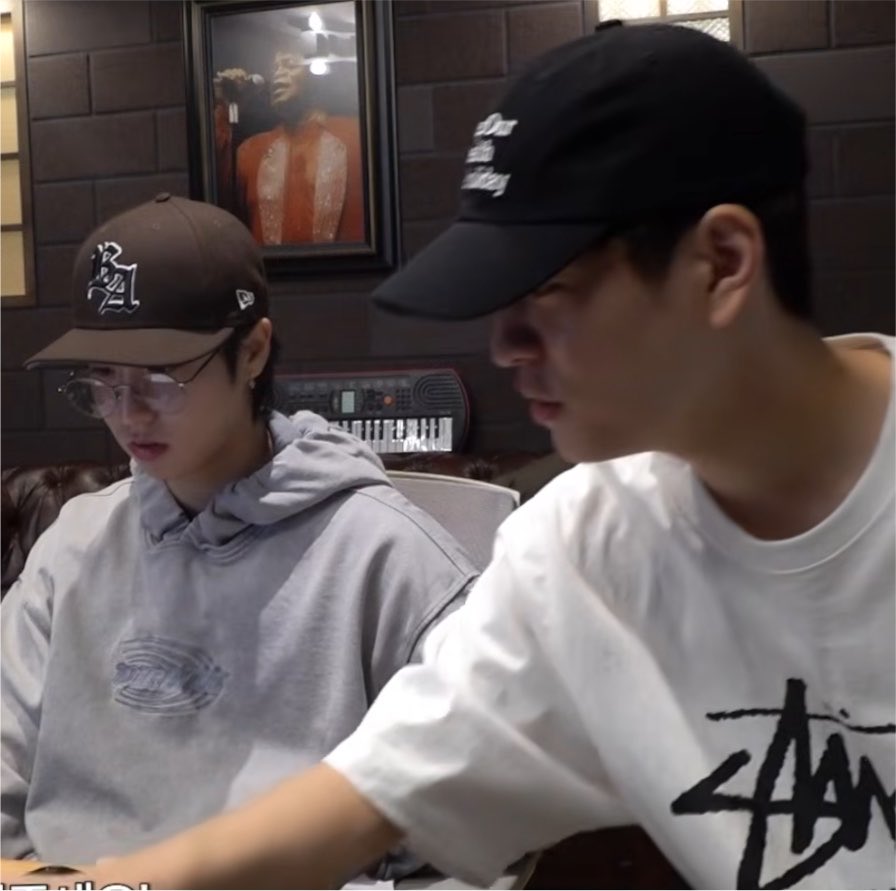 GOLDENSEUNGS's tweet photo. SEUNGSUNG DIRECTING A SONG TOGETHER i prayed for scenes like this https://t.co/9PSsFWQzCF