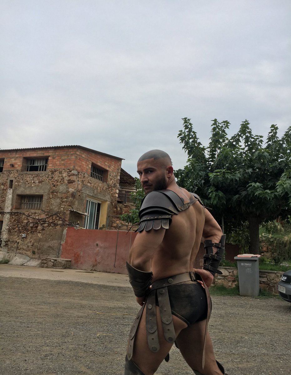 miguelsolo611's tweet photo. 📹ⒷⒺⒽⒾⓃⒹ ⓉⒽⒺ ⓈⒸⒺⓃⒺⓈ
@SagatFrancois photographed at the original filming locations of the acclaimed series " 𝗦𝗮𝗰𝗿𝗲𝗱 𝗕𝗮𝗻𝗱 𝗼𝗳 𝗧𝗵𝗲𝗯𝗲𝘀", directed by @alter_sin (2018) https://t.co/WIWh0FgMiL