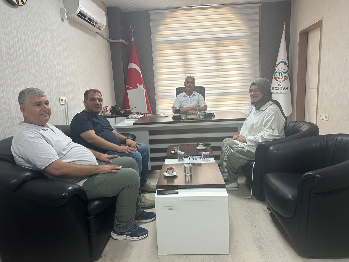 Bozovaism's tweet photo. Akçakale İlçemize Aile Hekimi olarak atanan İlçe Sağlık Müdürümüz Dr. Merva TEMİROĞLU veda ziyaretleri kapsamında Kaymakamlık Yazı İşleri Müdürü Ahmet KARA’yı ziyaret ettiler.
@merva_nimetoglu @ErhanBerkDR @drmemisoglu https://t.co/SSqzyEhyz6