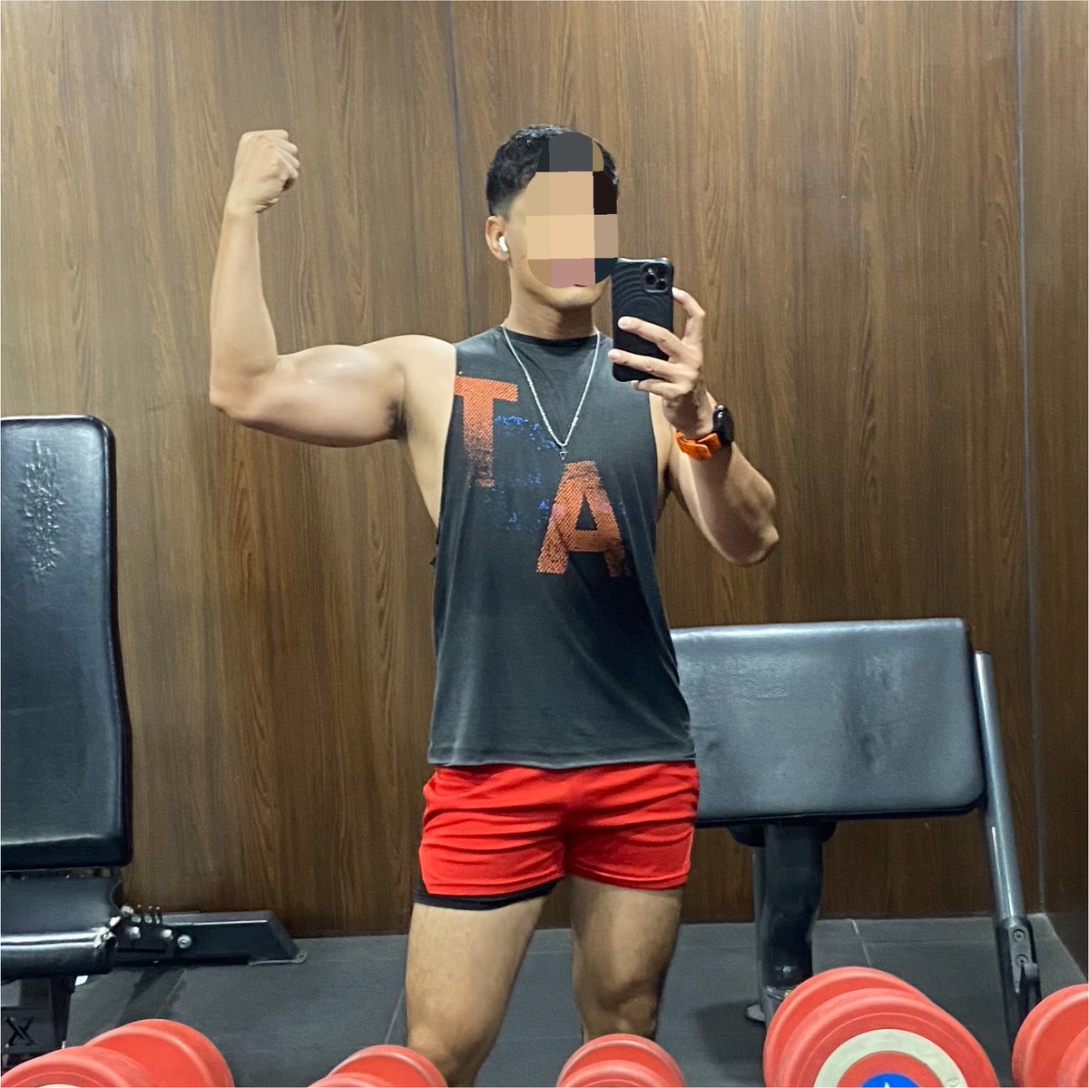 onlyfand_'s tweet photo. smallbiceps!? https://t.co/aGJHDQkJs9