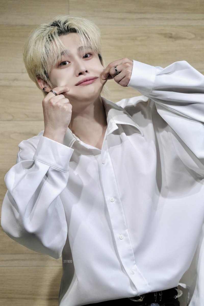 mmt2436's tweet photo. 260530  BAO ‘1LOVE in OSAKA’ 2부

Photo Time

#바오 #BAO #バオ #배바오 #배성엽
#MYLIVE  無料公演　8/1 15:30〜
[BAO's WONDERLAND] D-2 https://t.co/HjRT3GeWNs