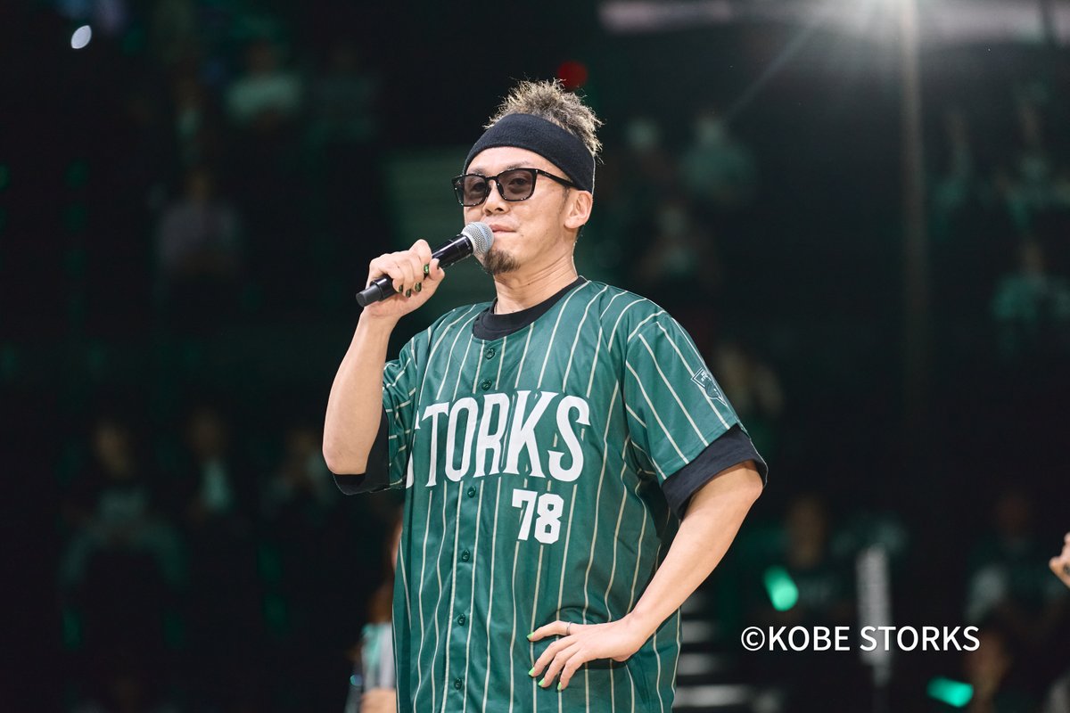 STORKS_OFFICIAL's tweet photo. ◤2026-27シーズン アリーナMC決定◢

今シーズンのホームゲームを盛り上げるアリーナMCは、HONSHOWさん🎤

B.PREMIER初年度。
 GLION ARENA KOBEで、ともに最高のホームゲームを創り上げましょう！

▼コメントはこちら
🔗https://t.co/aNBvycQ2Gw

#神戸ストークス
#STORKSPRIDE https://t.co/a2MTTyp7Gr