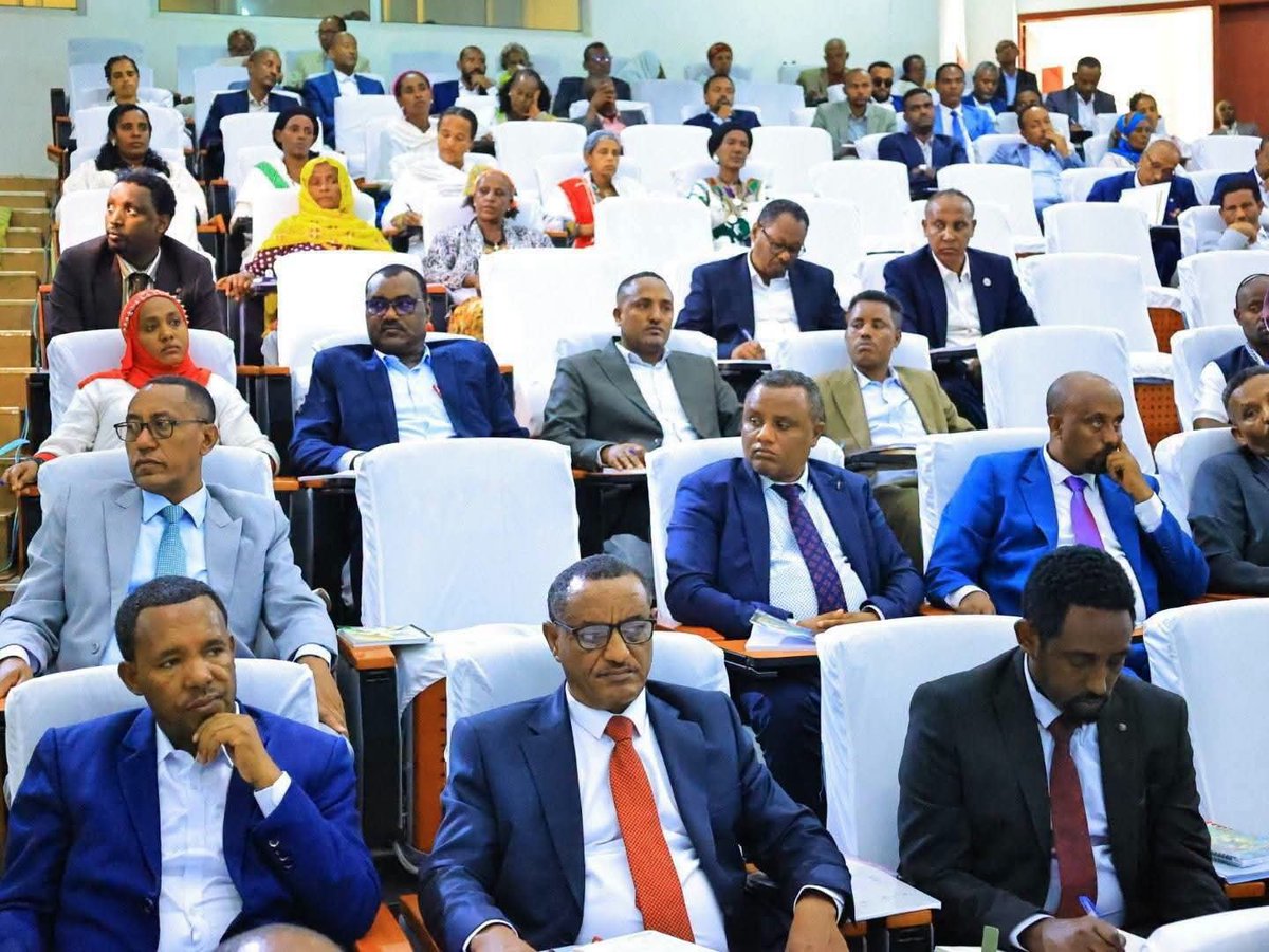 AppAmhara's tweet photo. "Works have been done to modernize cities and benefit the people through services"

The Amhara Regional State Council is holding its meeting. Amhara Regional State Governor Arega Kebede, who presented a report at the meeting, said that works have been done to modernize cities. https://t.co/fYlawVBGcy