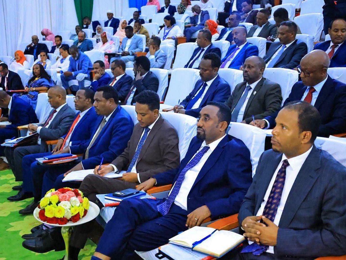 AppAmhara's tweet photo. "Works have been done to modernize cities and benefit the people through services"

The Amhara Regional State Council is holding its meeting. Amhara Regional State Governor Arega Kebede, who presented a report at the meeting, said that works have been done to modernize cities. https://t.co/fYlawVBGcy