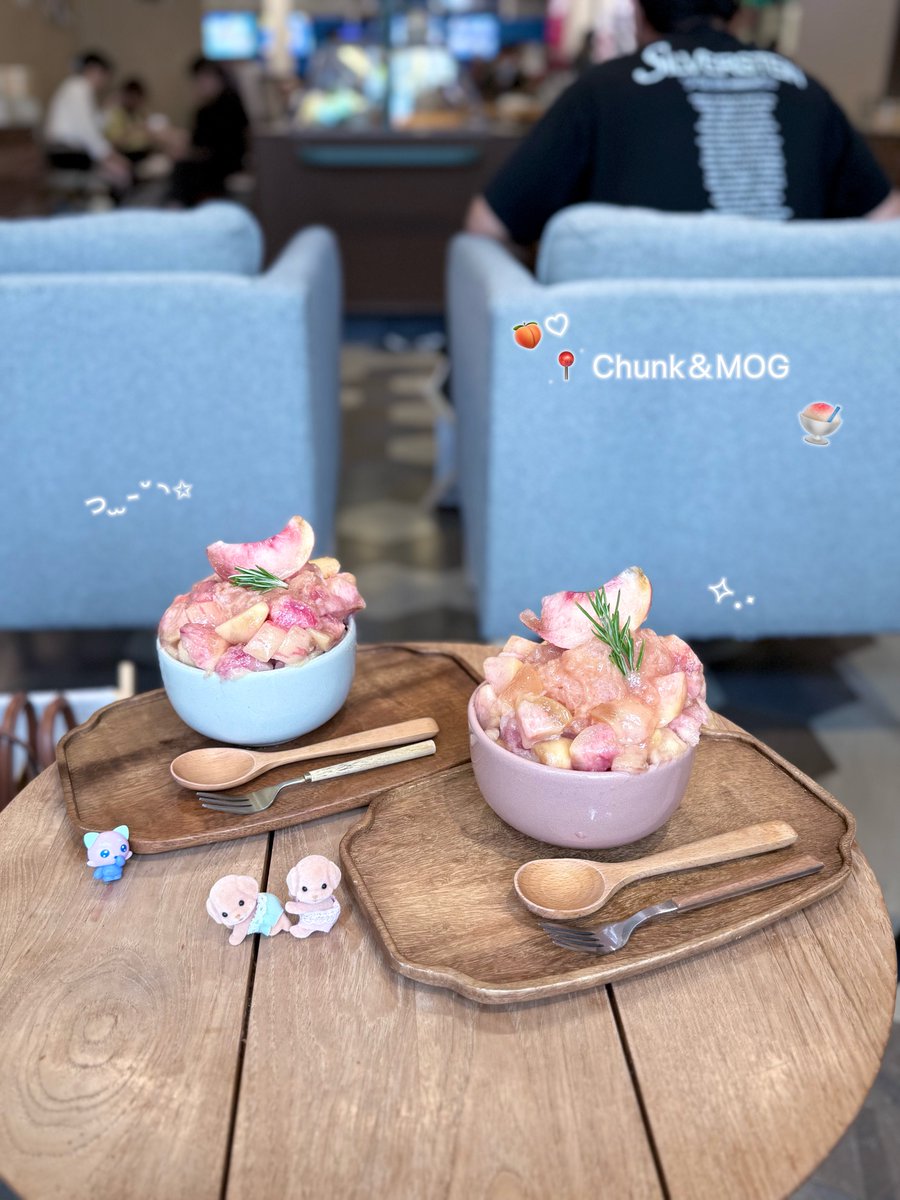 rnxusse's tweet photo. わーぽの中にあるクッキー屋さんのかき氷🍧🍑絶賛夏バテ中の私でもあっさり食べれて休日でも並ばずに食べれたのありがたい( ú ·̫ ù )💘美味しそうなクッキーたちの誘惑に勝てるわけがなく無事クッキーも購入🍪♡ぜーんぶ美味しかった♩ https://t.co/QbbJM1SyC8