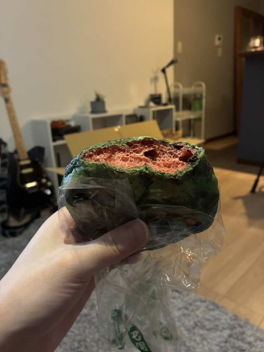 io_S2K's tweet photo. ツルヤメロンパン https://t.co/4SoT3kkKoI