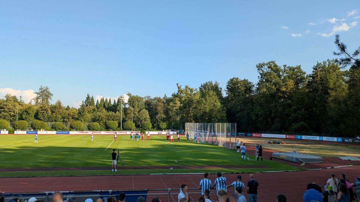 kaigaielf's tweet photo. Stuttgarter Kickers (4部) 14 - 0 SV Degerschlacht (9部)
🏟️: ADM Sportpark 🇩🇪
🏆: WFV-Pokal (地域カップ)
👥: 890 ＋🐶1

今季最初の公式戦は、地域カップで大量ゴール！ https://t.co/tDA8y4Uy2i