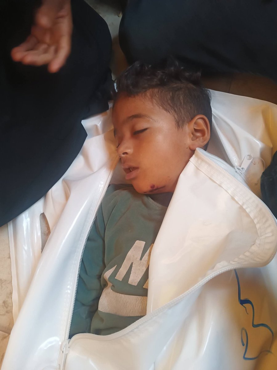 3Maykar's tweet photo. في هذه الصورة حكاية وجع لا يحتمله قلب...

ابني الشهيد..كرم.. سبقنا إلى الله، وترك في القلب فراغًا لا يملؤه شيء، واليوم يقف أخوه الصغير

😥يحيى نضال ابو طعيمة😥

 في مواجهة مرضٍ خطير، ينتظر فرصة للعلاج وإنقاذ حياته. https://t.co/ox5j5WfO0J