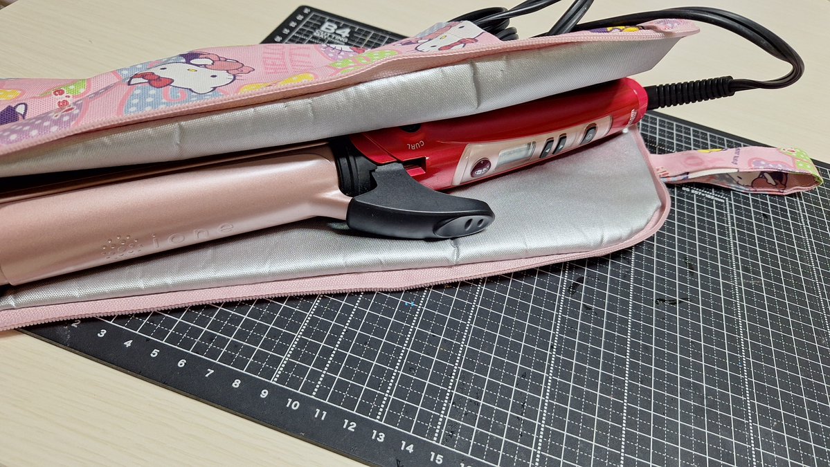 mamav_v's tweet photo. アベイルでキティちゃんのヘアアイロン収納買えなかったので
自作した🙃

4時間かかった🤭
不器用なりに頑張りました！ https://t.co/nFlcz4xm3C