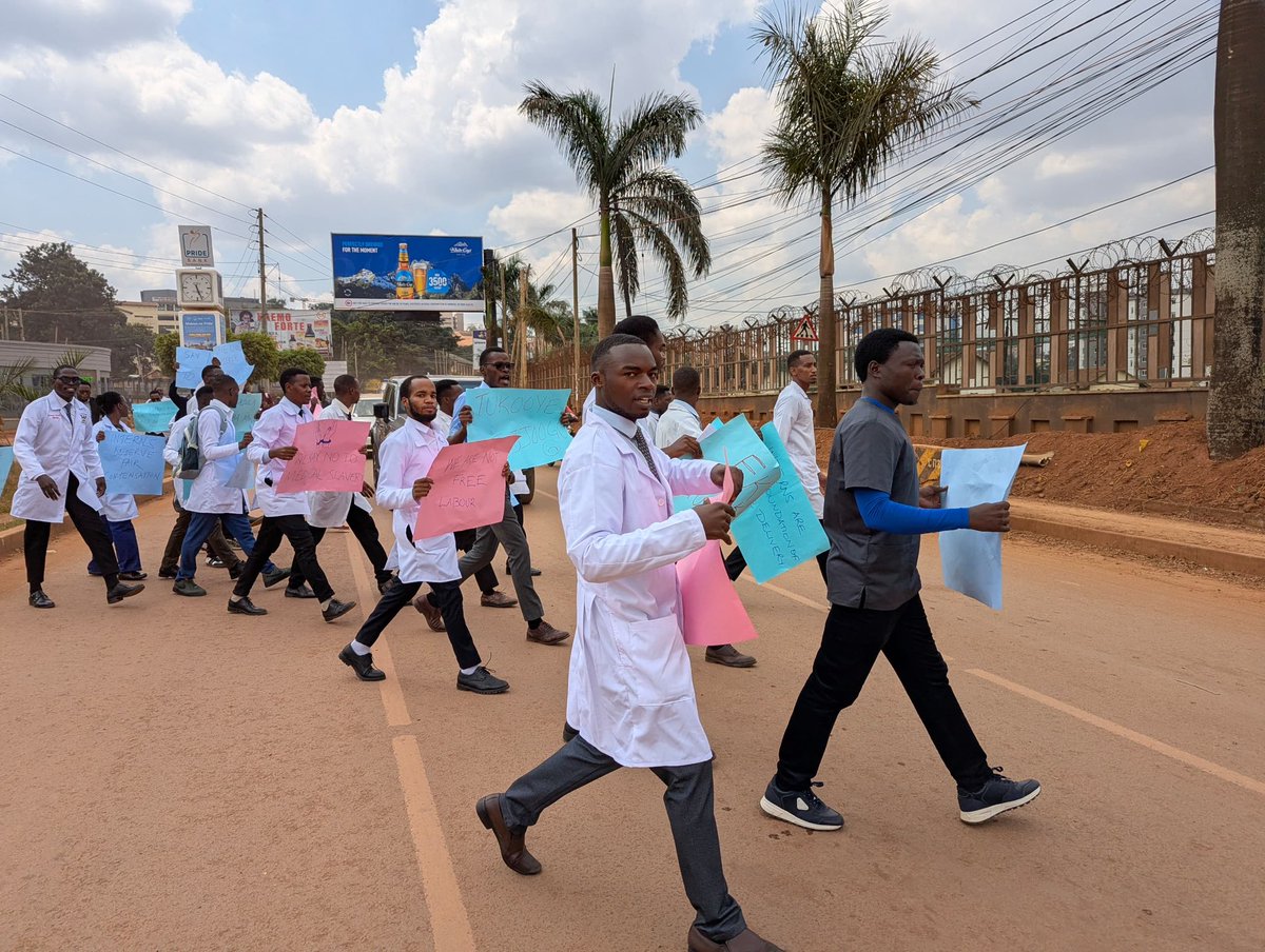 NewtonAllan6's tweet photo. Medical interns have taken to the streets, demanding the wages they rightfully deserve.

Why must they first go on strike before they are heard?

Who doesn't already know that they deserve to be paid?
#PayAllMedicalInterns https://t.co/a4nvu0VOLF