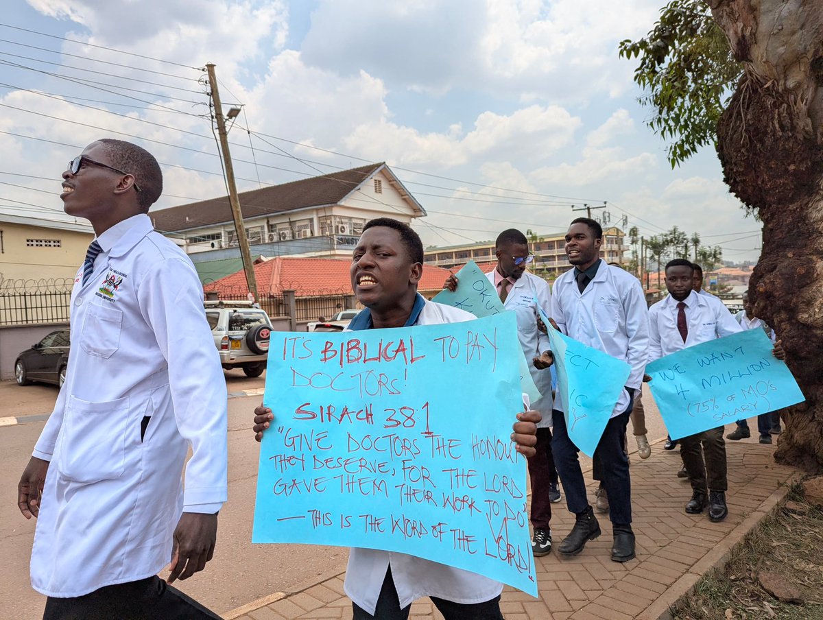 NewtonAllan6's tweet photo. Medical interns have taken to the streets, demanding the wages they rightfully deserve.

Why must they first go on strike before they are heard?

Who doesn't already know that they deserve to be paid?
#PayAllMedicalInterns https://t.co/a4nvu0VOLF