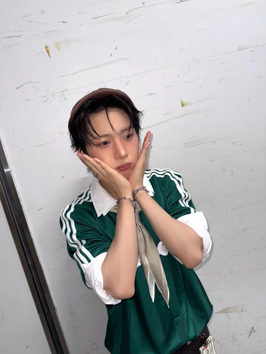 official_HUI's tweet photo. [📸]

26.07.30
Mnet <#엠카운트다운>

유니! 사랑해 줄게! 🍀

#후이 #HUI
#BINGO https://t.co/SLf1LqpNOl