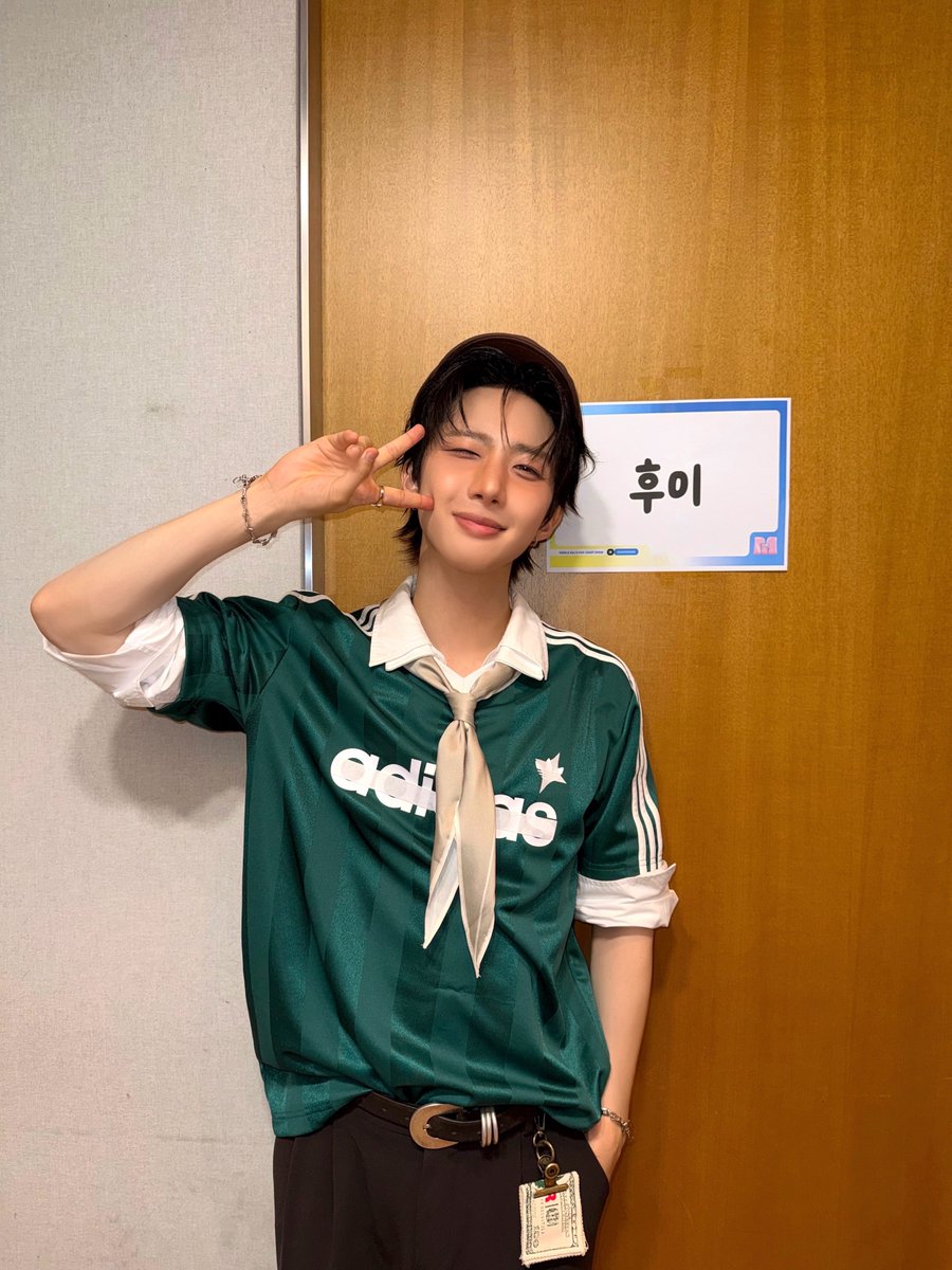 official_HUI's tweet photo. [📸]

26.07.30
Mnet <#엠카운트다운>

유니! 사랑해 줄게! 🍀

#후이 #HUI
#BINGO https://t.co/SLf1LqpNOl