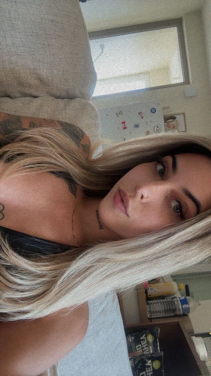 Divinity Victoria | findom & feetgirl tweet media