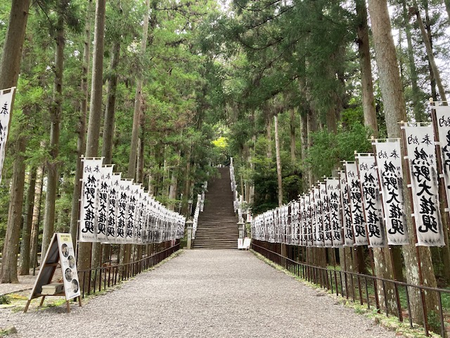 YfCb0's tweet photo. 伏拝～本宮大社ツアー開催
暑さ対策の為　早発・休憩多め
締めは　かき氷　癒しですね

熊野古道ガイドのことなら藤白トラベル https://t.co/EyPXZXyFvN