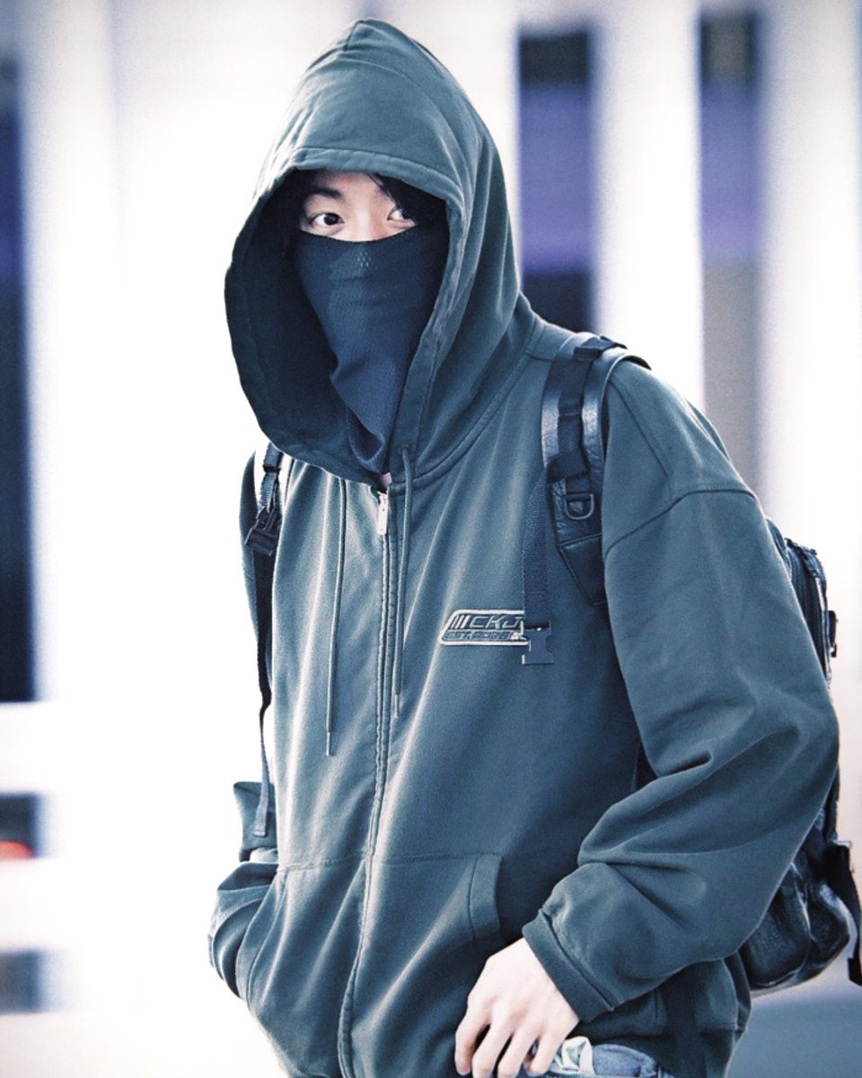 kookvtwins's tweet photo. have a safe flight jungkookie ♥︎~ https://t.co/Mc5YbHUNf3