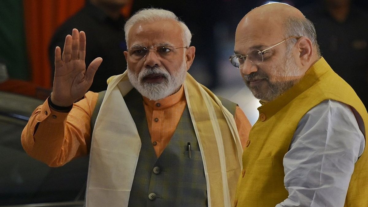 ambedkarajay1's tweet photo. सर, आज आपको भाजपा की तरफ से कोई ऑफर हुई है ज्वाइन करने के लिए अब तक?"
अभिजीत दीपके बोले 
​"धमकियां बहुत मिली हैं कि बीजेपी में आ जाओ, अच्छा रहेगा आपके लिए, आपके परिवार के लिए। तो मुझे तो मतलब बहुत शर्म आती है कि इतने बड़े प्रधानमंत्री, इतने बड़े अमित शाह, उनके पोते की उम्र का मैं हूँ। उनके पोते की उम्र के बच्चों को इस तरह की धमकियाँ देते हैं... मतलब क्या, क्या फायदा आपके इतने बड़े प्रधानमंत्री या गृह मंत्री होने का, अगर आपको बच्चों को इस तरह की धमकियाँ देनी पड़ती हैं।"