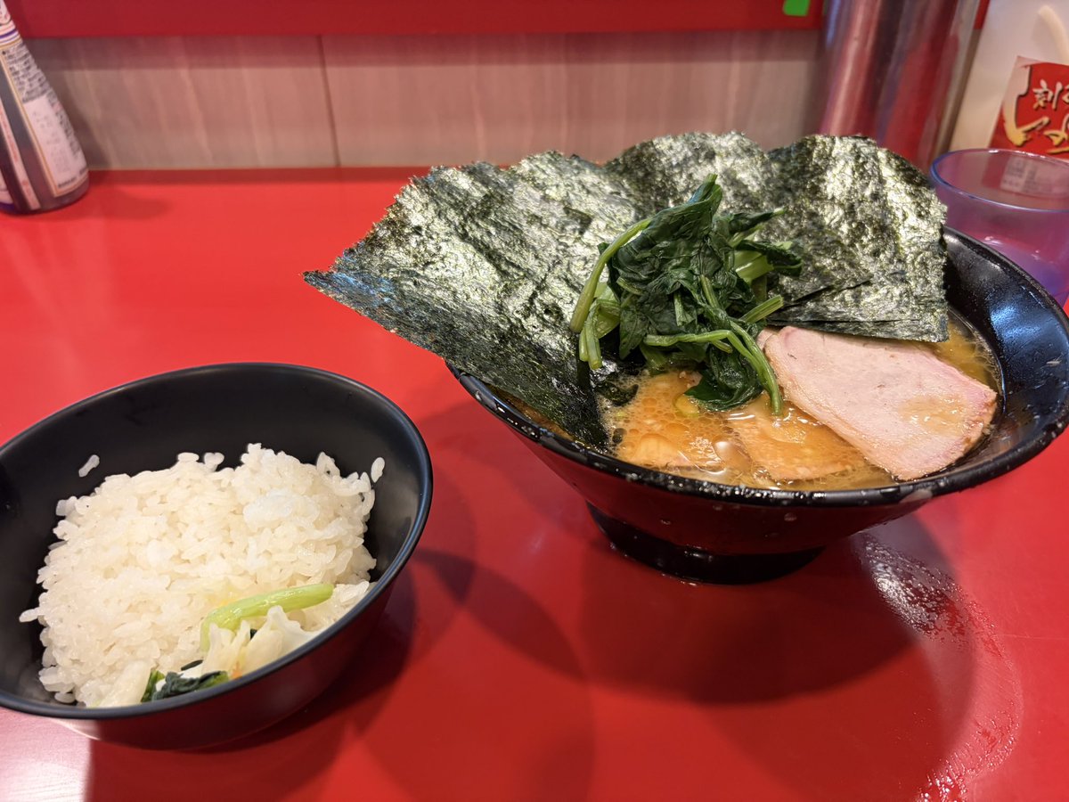 tecchaaaaaaaaan's tweet photo. 5年振りくらいに吉村家行ってきた！美味かった！ https://t.co/CLLjpki9fK